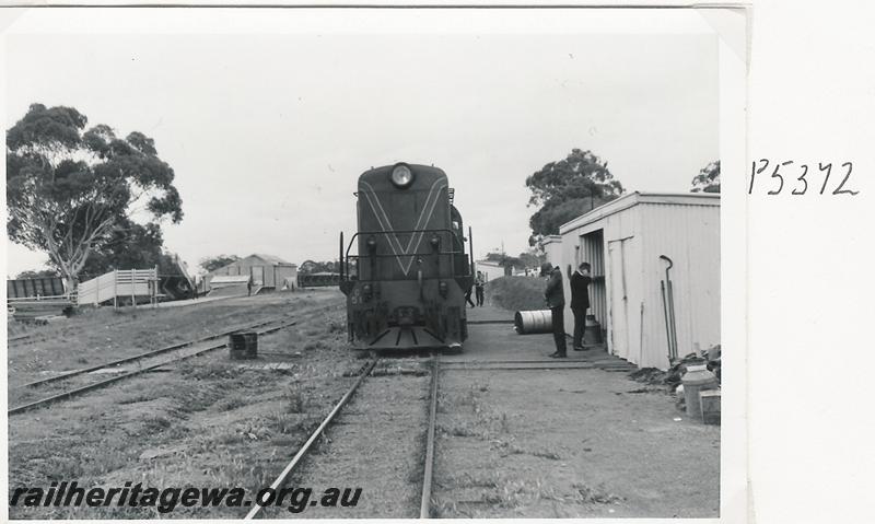 P05372
G class 51, station yard, gangers sheds, Calingiri, CM line, on ARHS tour train
