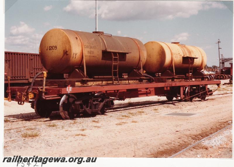 P05421
JS class 23642-H class tank wagon fitted with two ex J class tanks, end and side view
