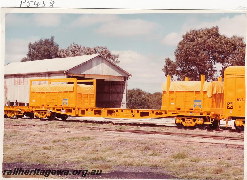 P05438
WFX class Standard Gauge flat wagon (later reclassified to WQCX), with containers, side view
