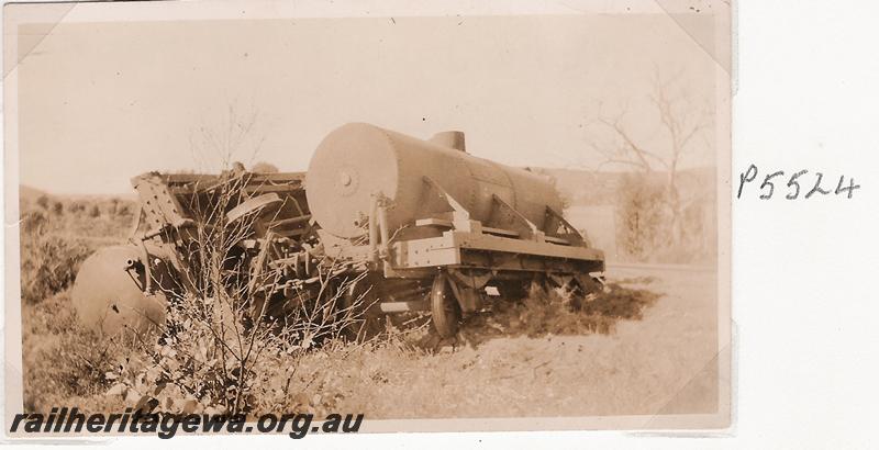 P05524
Derailment at Gillingarra, 76.25 mile, MR line, MRWA G class tank wagons derailed 

