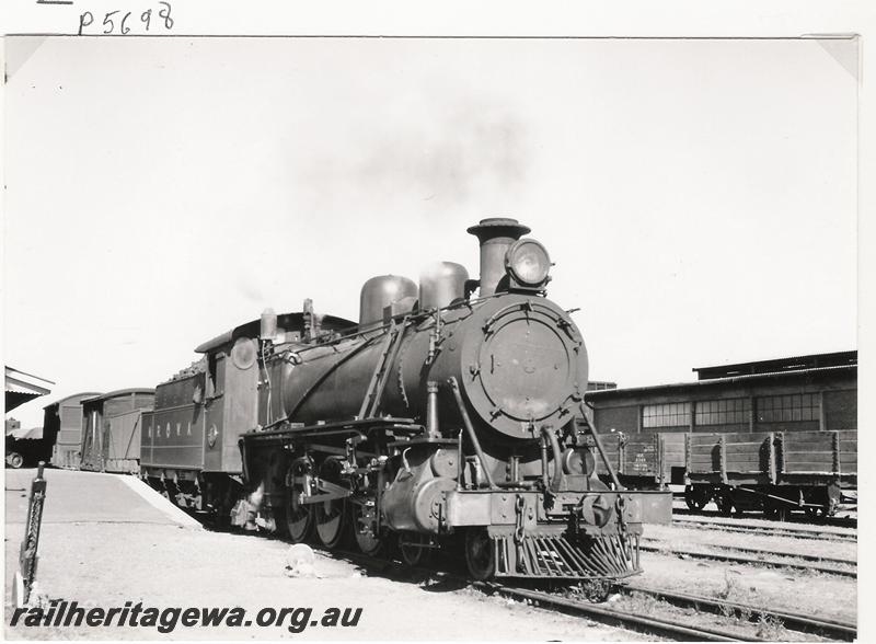 P05698
MRWA loco C class 15, Watheroo, MR line, goods train, L class wagon in background.
