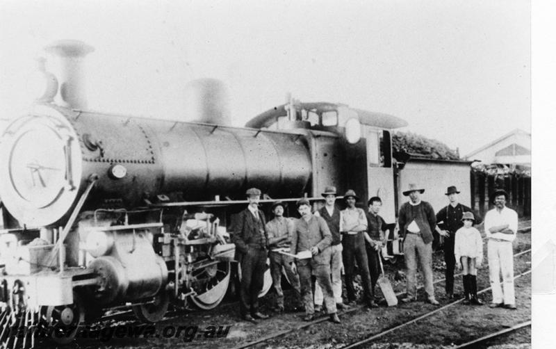 P05748
MRWA loco C class with workers standing in front, front and side view, low sided tender
