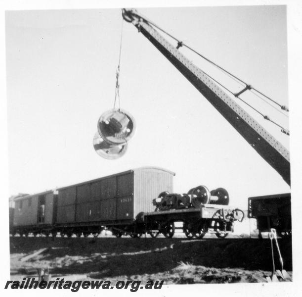 P06035
Breakdown crane lifting the last set of wheels, of Moyagee job, NR line 
