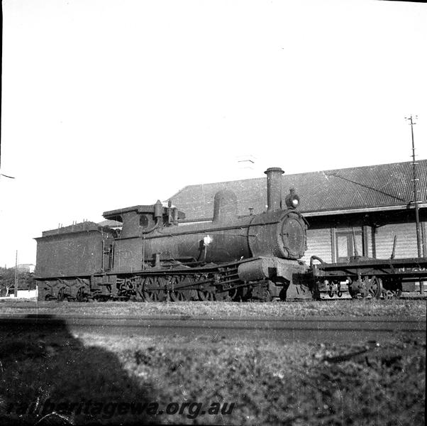 P06087
G class 52, Geraldton, side and front view
