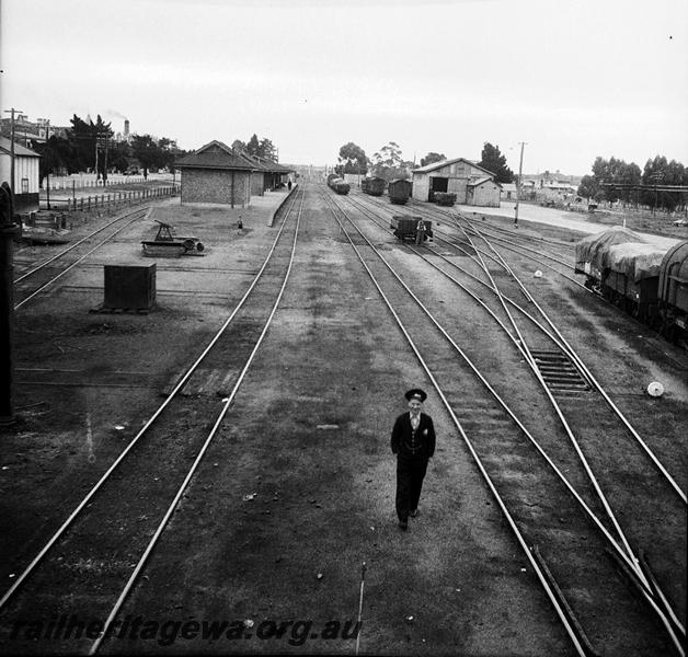 P06090
Station yard, station buildings, goods shed, Katanning, looking north
