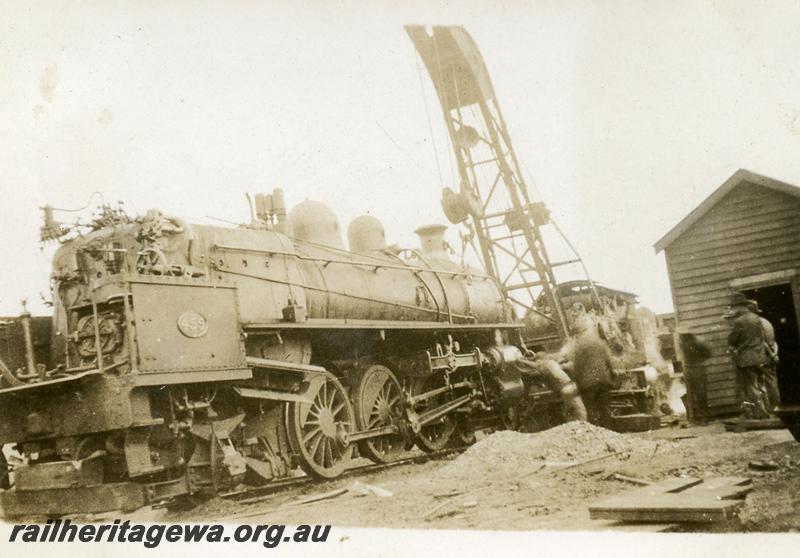 P06296
P class 455 loco derailed, East Perth running sheds, being re-railed by the Cravens 25T breakdown crane 

