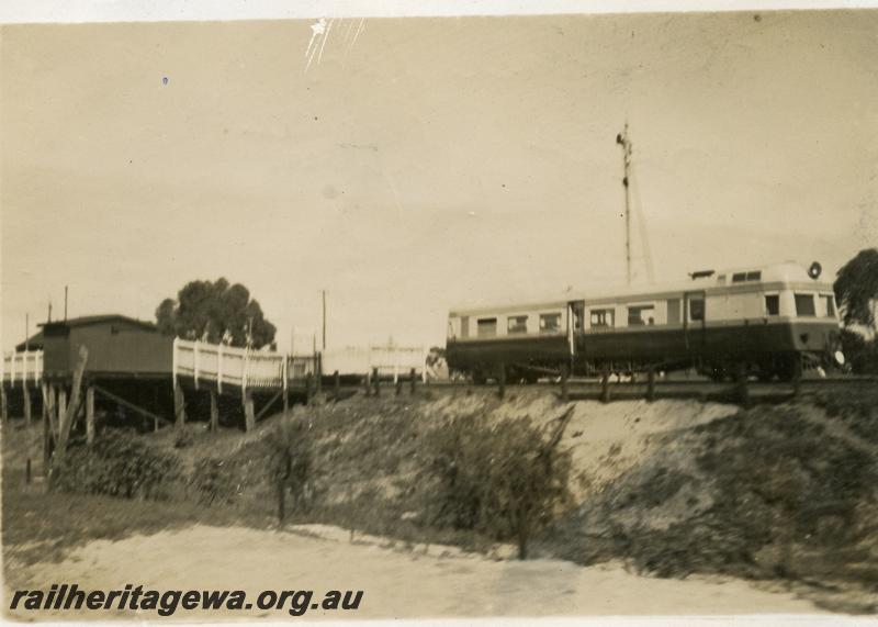 P06337
ADE class, Mount Lawley, side and front view
