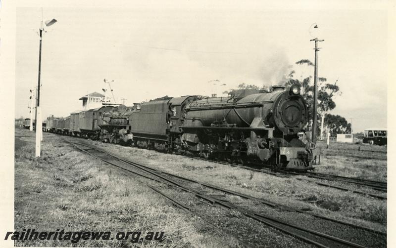 P06403
V class 1214 towing PM class 731, Brunswick Junction, goods train for Collie
