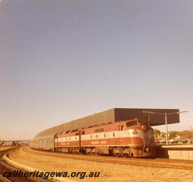 P06505
Commonwealth Railways (CR) GM class 40 and Commonwealth Railways (CR) CL class 15, East Perth Terminal, ready to depart with empty carriages from 