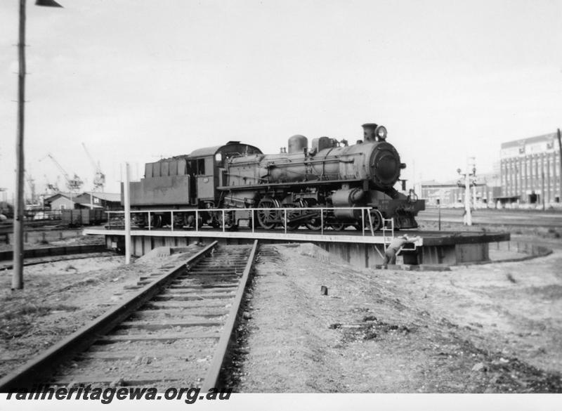 P06566
PMR class 724, Turntable, loco depot, Fremantle, side and front view
