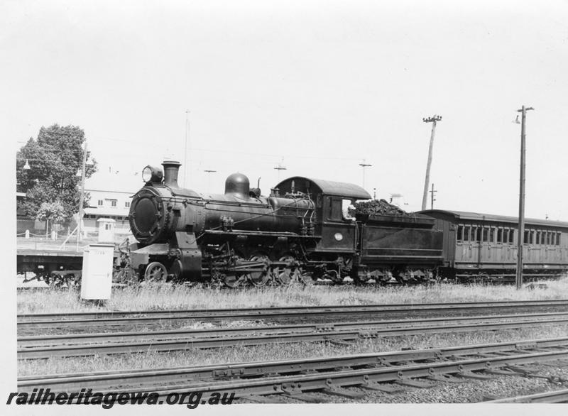 P06595
FS class 452, coupled to an AD class carriage, Midland Junction, shunting

