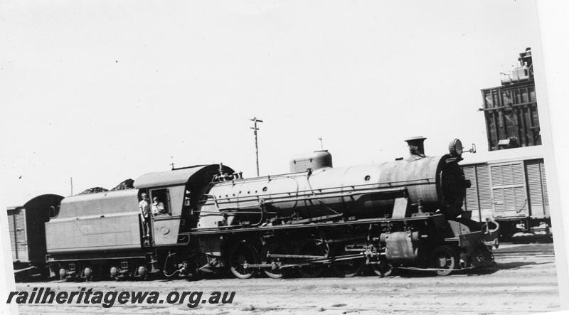 P06606
W class 925, yard, Bunbury, side and front view
