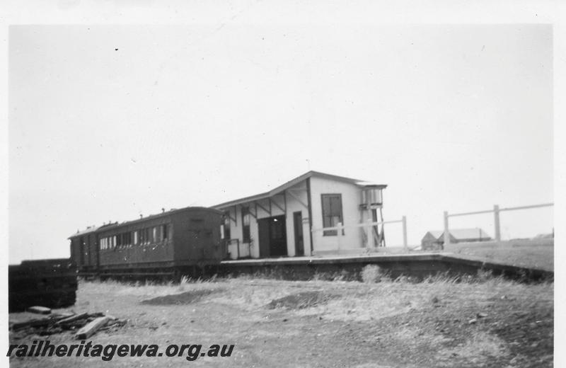 P06706
ACL class type carriage, station building, Sandstone, NR line
