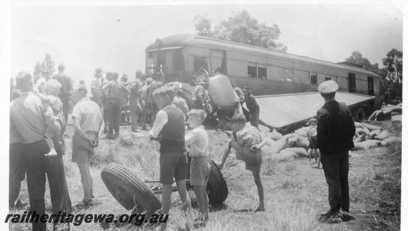 P06711
ASA class 445, Armadale, SWR line, shows aftermath of a collision with a semi trailer truck, crowd of onlookers, painted in the green and cream livery, end and side view.
