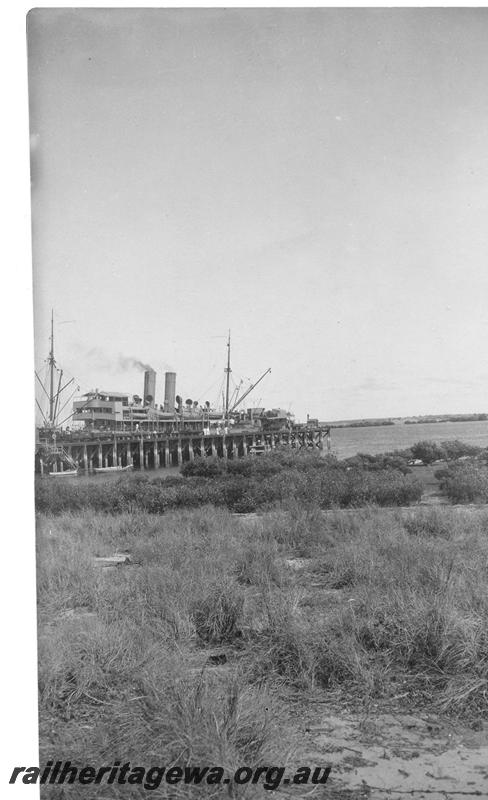 P06772
Ship, jetty, Port Hedland, view from shore, PM line
