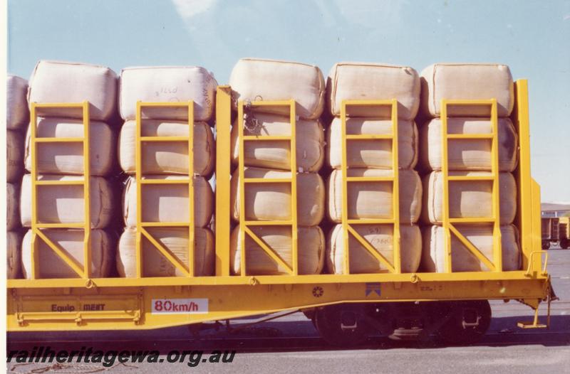 P06790
QUW class 25013, flat wagon adapted for transporting wool bales, part side view showing loaded with wool bales.
