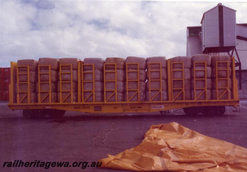 P06791
QUW class 25013, flat wagon adapted for transporting wool bales, side view showing loaded with wool bales.
