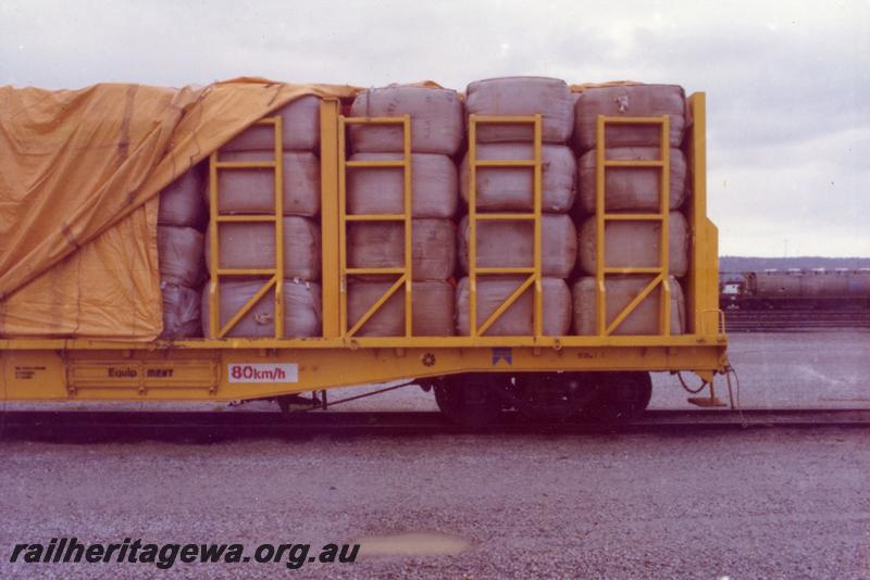 P06797
QUW class 25013, flat wagon adapted for transporting wool bales, part side view showing loaded with wool bales.
