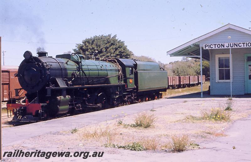 P06869
V class 1220, station building, Picton Junction, SWR line, front and side view, waiting to work the ARHS 75th tour Picton Junction to Donnybrook and return
