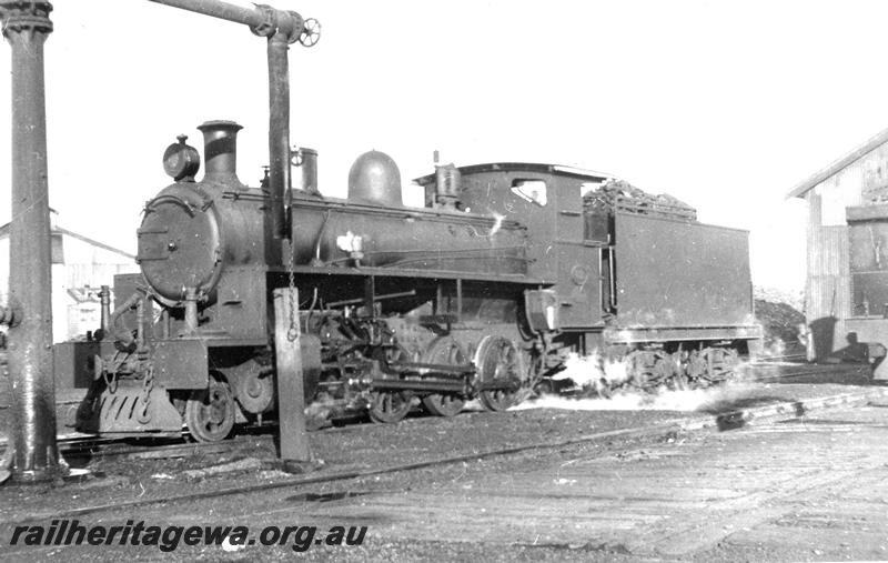 P07019
Q class 63, front and side view
