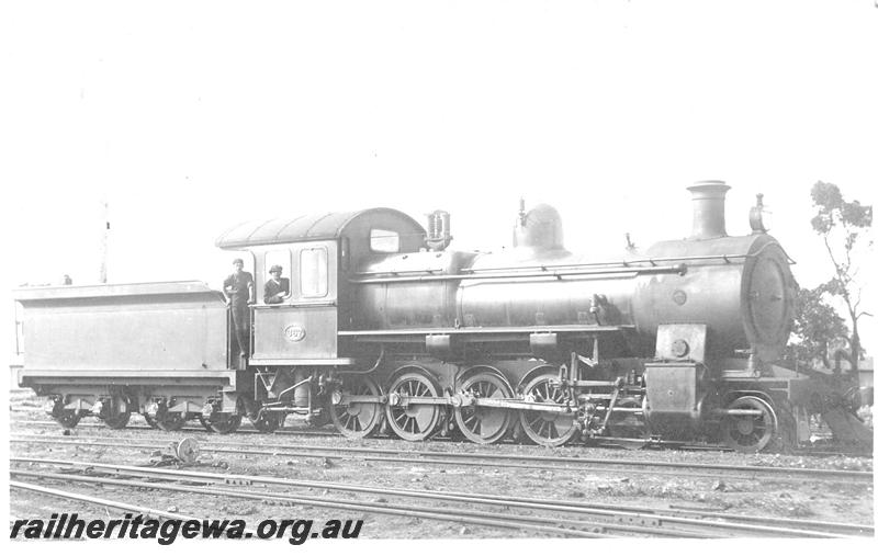 P07021
F class 367, later F class 447, side and front view, postcard
