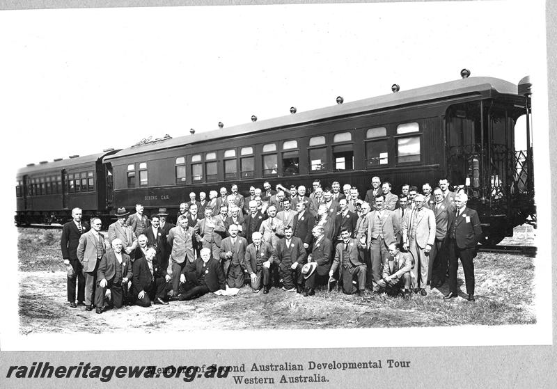 P07076
AV class dining car, group photo of the members of the 