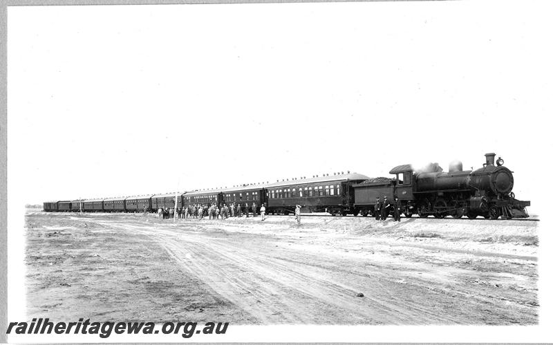 P07077
E class loco hauling the 1928 Reso Tour train, location Unknown.
