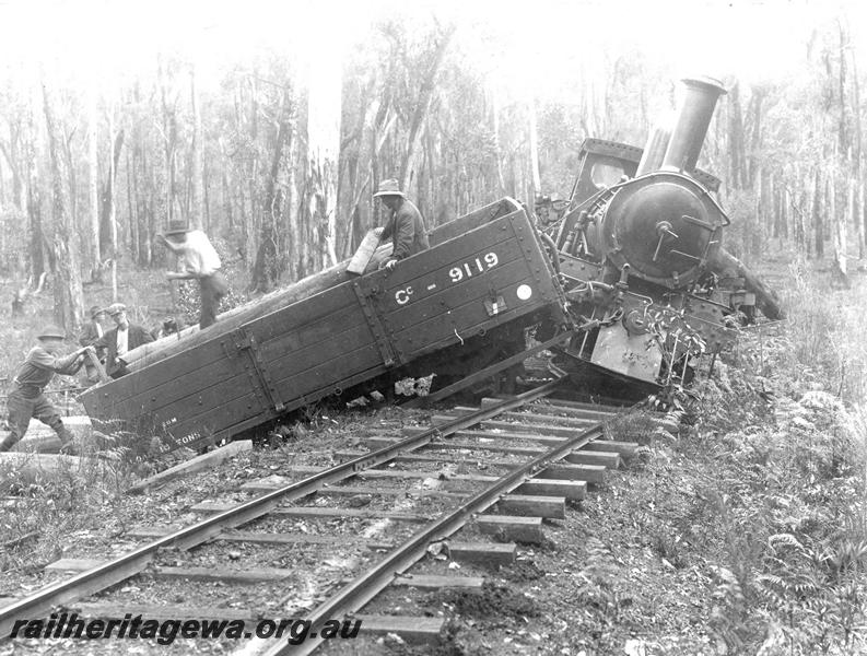 P07101
4 of 5 views of the derailment of SSM loco No.57, Deanmill, shows head on view of derailed loco and side view of wagon GC class 9119
