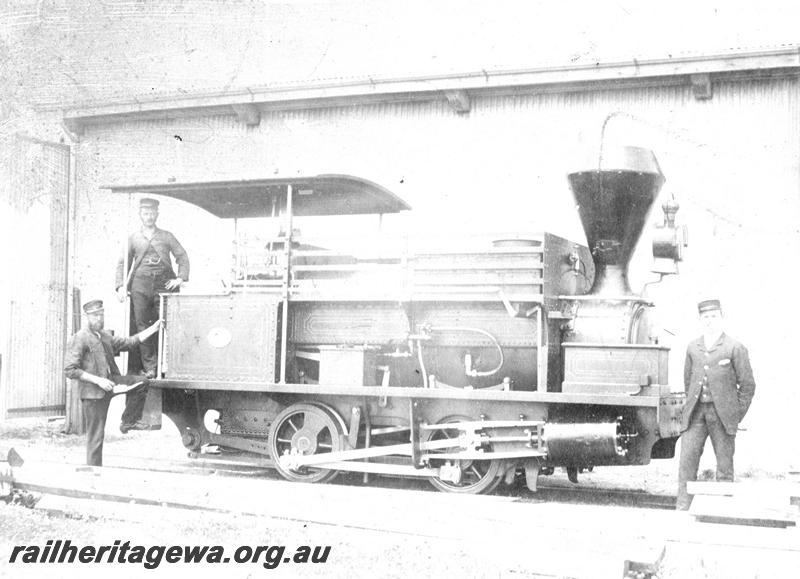 P07111
D class 6 with crew. T.J. Tasker with oil can, side view
