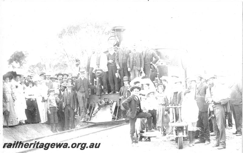 P07180
O class 208?, Large crowd, many on front of loco. Possibly the opening of a line
