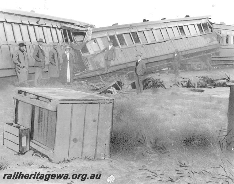 P07450
1 of 4 views of the derailment of a MRWA Mail Train at Gunyidi, MR line, derailed carriages
