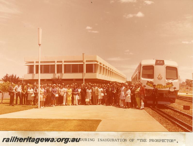 P07465
Prospector railcar set, Northam Station, group photo of travel agents during the inauguration of 