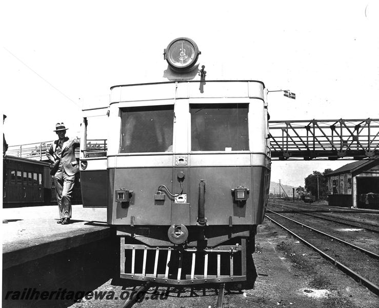 P07482
ADE class, Midland Junction Station, front view, in as new condition, possibly on inaugural run
