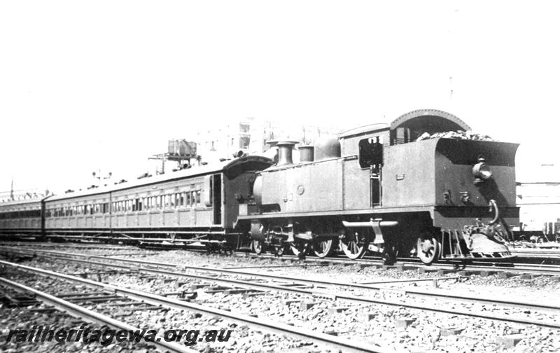 P07495
D class hauling a suburban set, Perth Yard
