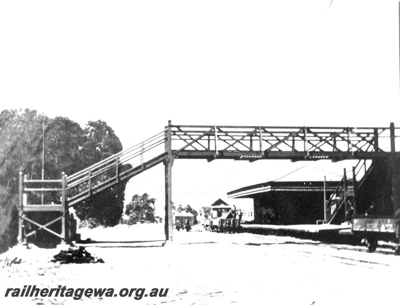 P07496
Footbridge, station building, Bayswater
