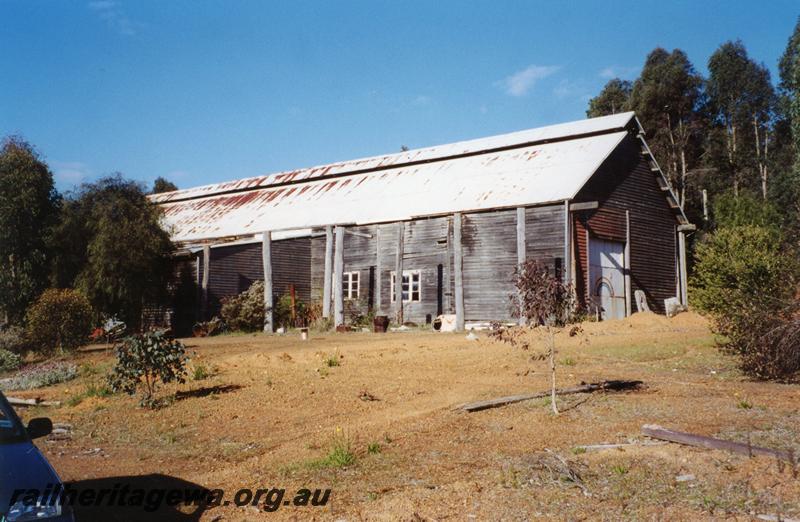 P08325
Abandoned loco shed, Quinninup Mill, side and end view
