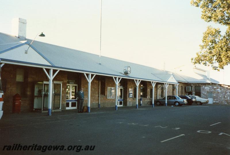 P08434
Kalgoorlie, station building, road side view, EGR line.
