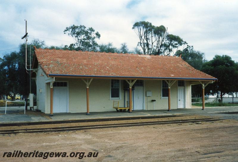 P08464
Dalwallinu, station building, view from rail side, EM line.
