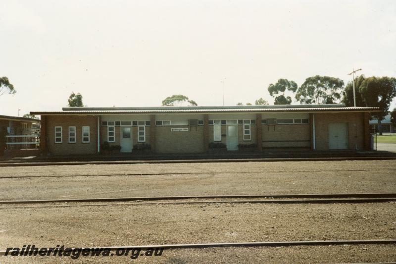 P08467
Wongan Hills, station building, view from rail side, EM line. Lever frame visible on raised platform.
