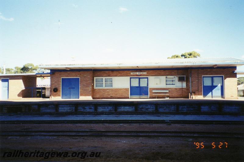 P08540
Three Springs, station building, nameboard, MR line
