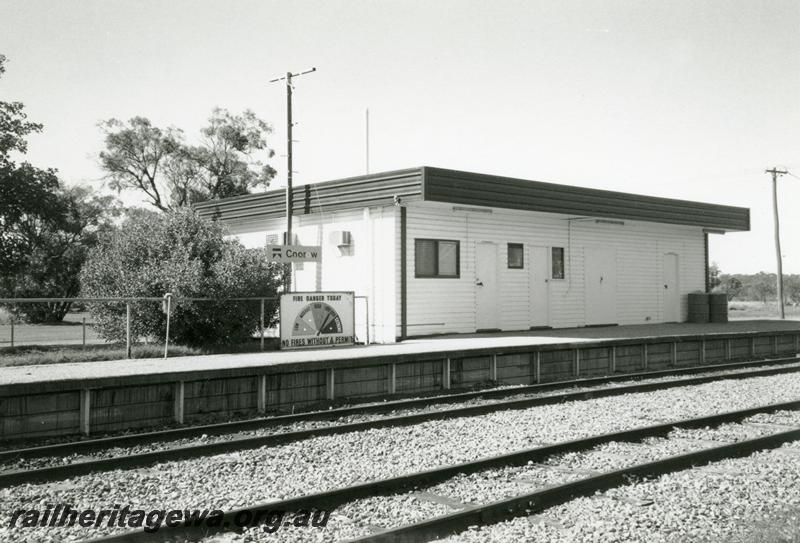 P08546
Coorow, station building, platform, Westrail nameboard, MR line.
