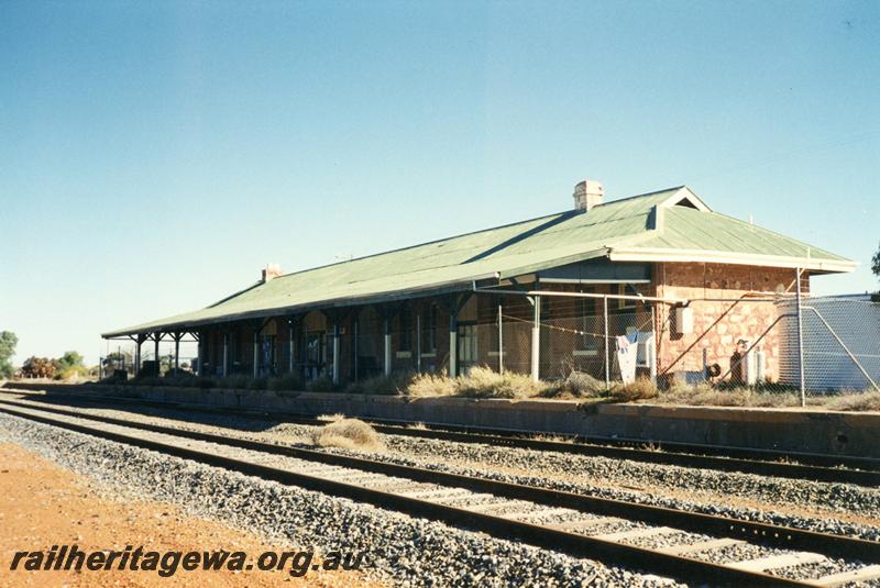 P08550
Masonry (stone) station building, platform, view from rail side, Menzies, KL line.
