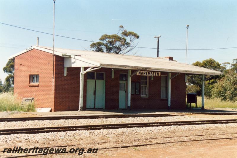 P08768
Station building, Narembeen, NKM line, end and trackside view
