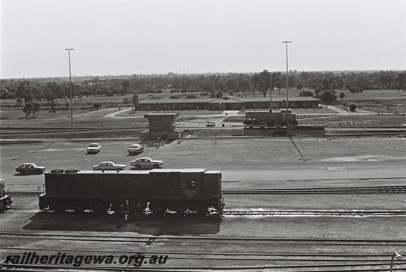 P09043
DA class 1571, side view, Forrestfield Yard, overall elevated view, shows hump yard with M/MA class loco on the hump in the background.
