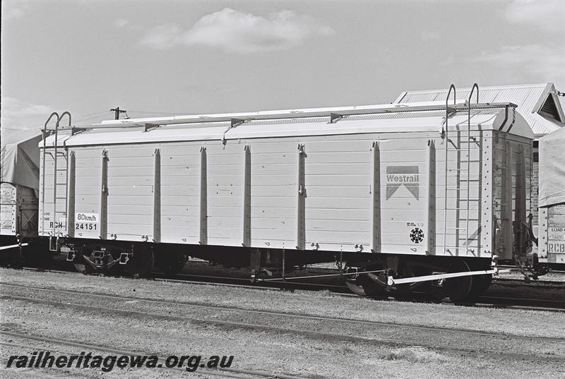 P09231
RCH class 24151 bogie covered wheat wagon, side and end view.
