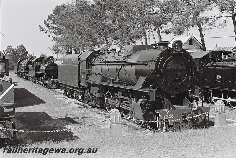 P09234
V class 1220, Rail Transport Museum, Bassendean side and front view.
