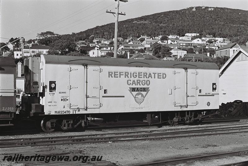 P09271
WAR class 23470 bogie refrigerated van, Albany, GSR line, end and side view
