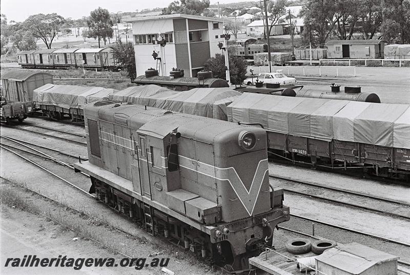 P09300
Y class 1111, RBT class 11270, signal box, Narrogin, GSR line, elevated front and side view
