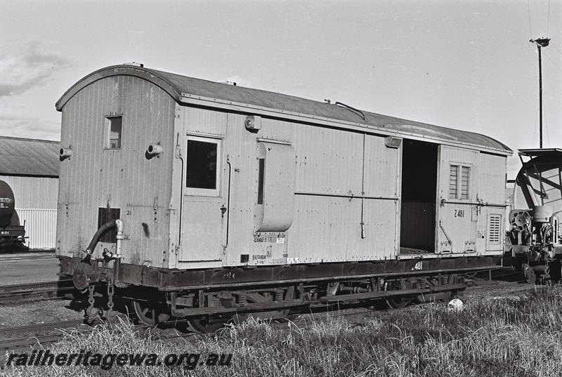 P09316
Z class 481 brakevan, end and side view.
