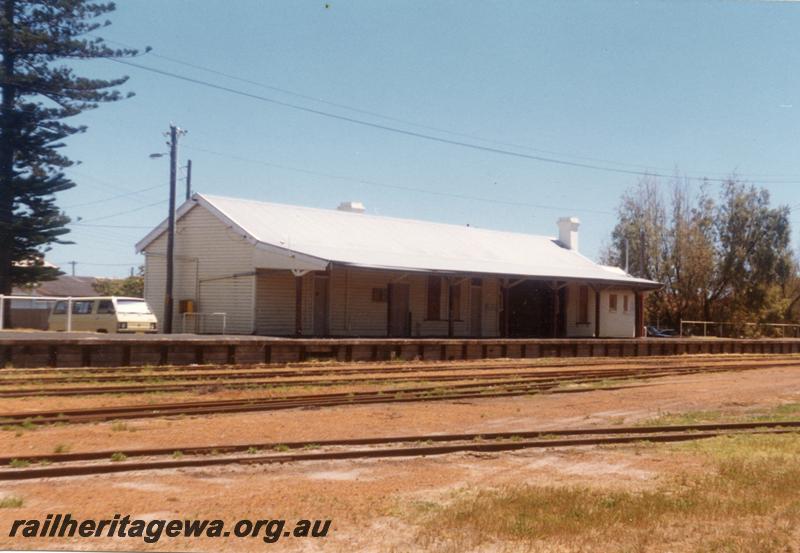 P09337
1 of 3 views of the station building at Busselton, BB line, trackside view
